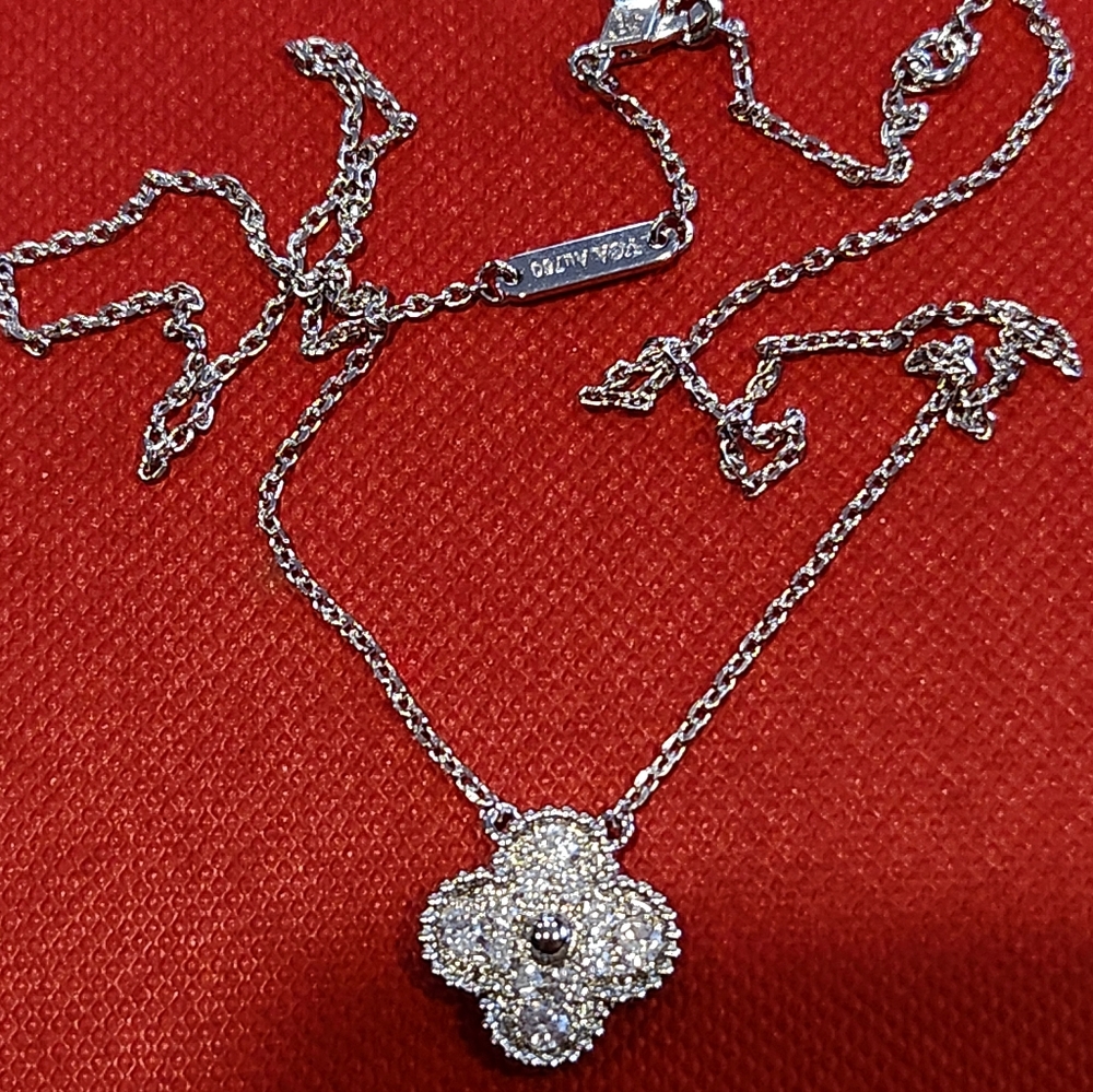Clover Necklace.Stainels Steel Hupoallergenic. Moissanite. New popular design - Picture 9 of 15